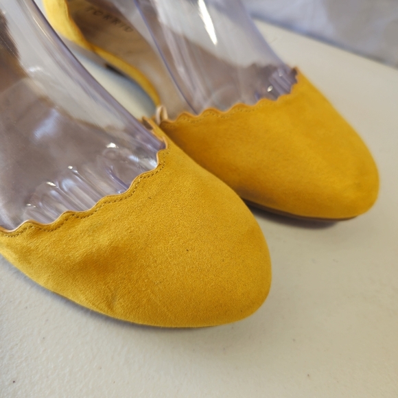 Torrid Mustard Yellow Ankle Strap Women's Flats Size 7 Wide - Picture 2 of 8